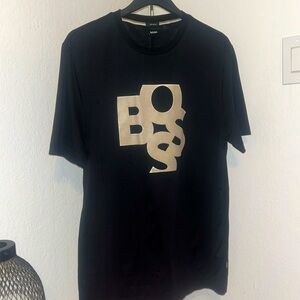 Hugo boss T-shirt in black used gently